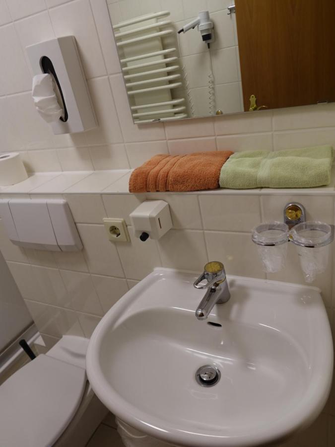 Adler-Hotel ดีลิทส์ช ภายนอก รูปภาพ