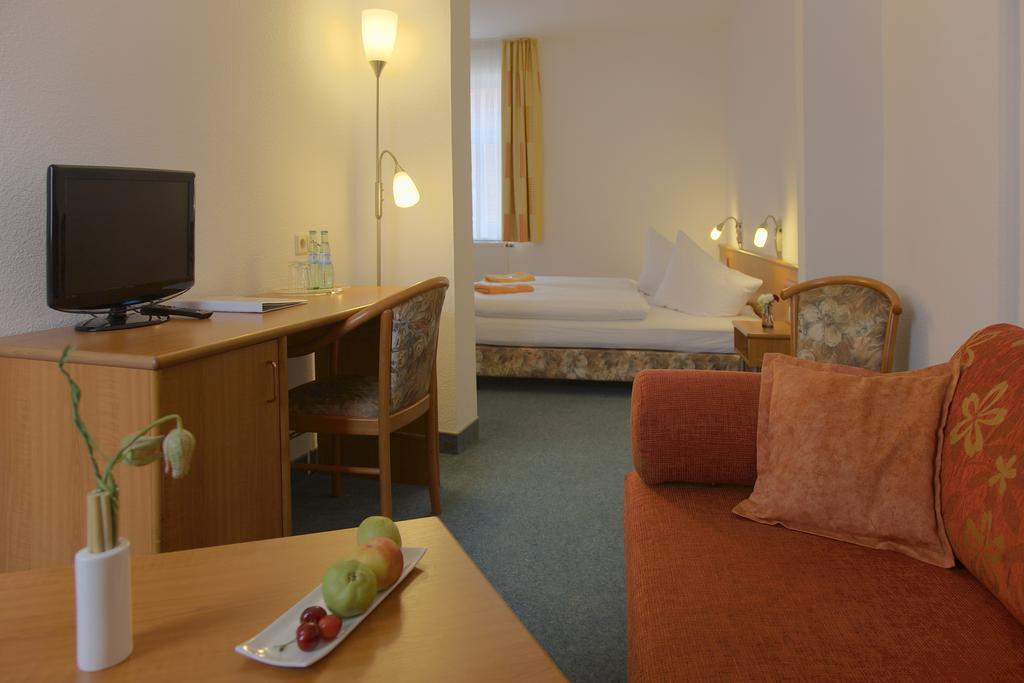 Adler-Hotel ดีลิทส์ช ภายนอก รูปภาพ