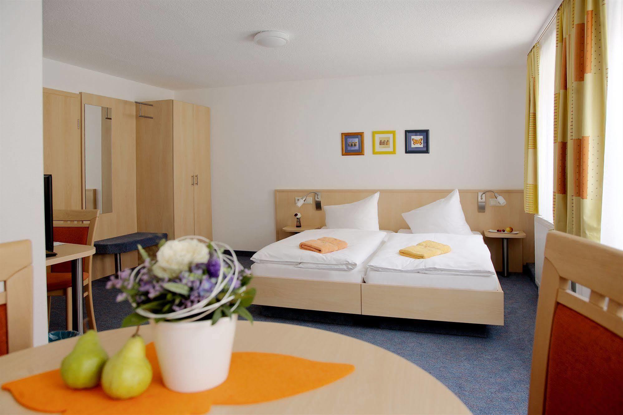 Adler-Hotel ดีลิทส์ช ภายนอก รูปภาพ