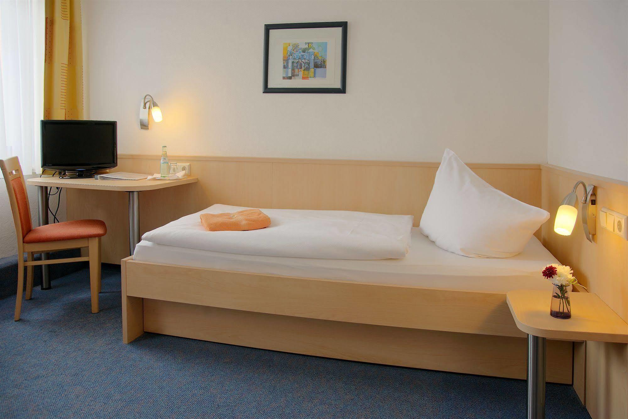 Adler-Hotel ดีลิทส์ช ภายนอก รูปภาพ